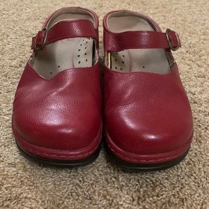 Klogs 9.5 burgundy